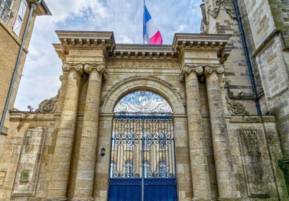 Justice ordonne la délivrance d’un titre de séjour à une Algérienne